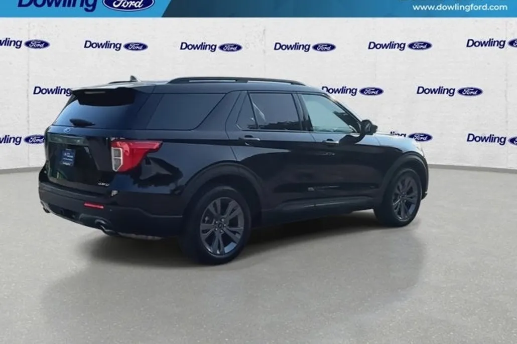 2022 Ford Explorer XLT photo 1