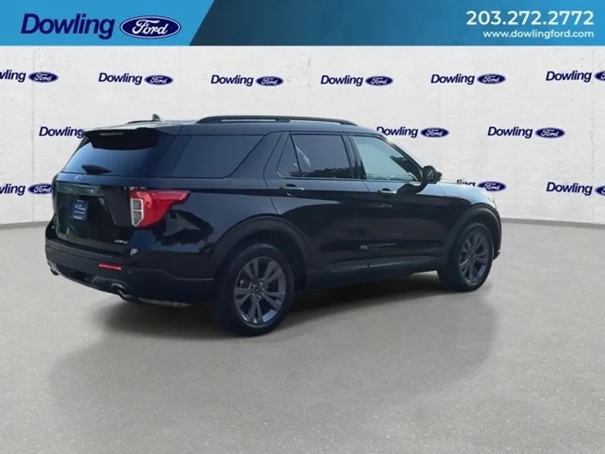 2022 Ford Explorer XLT photo 1