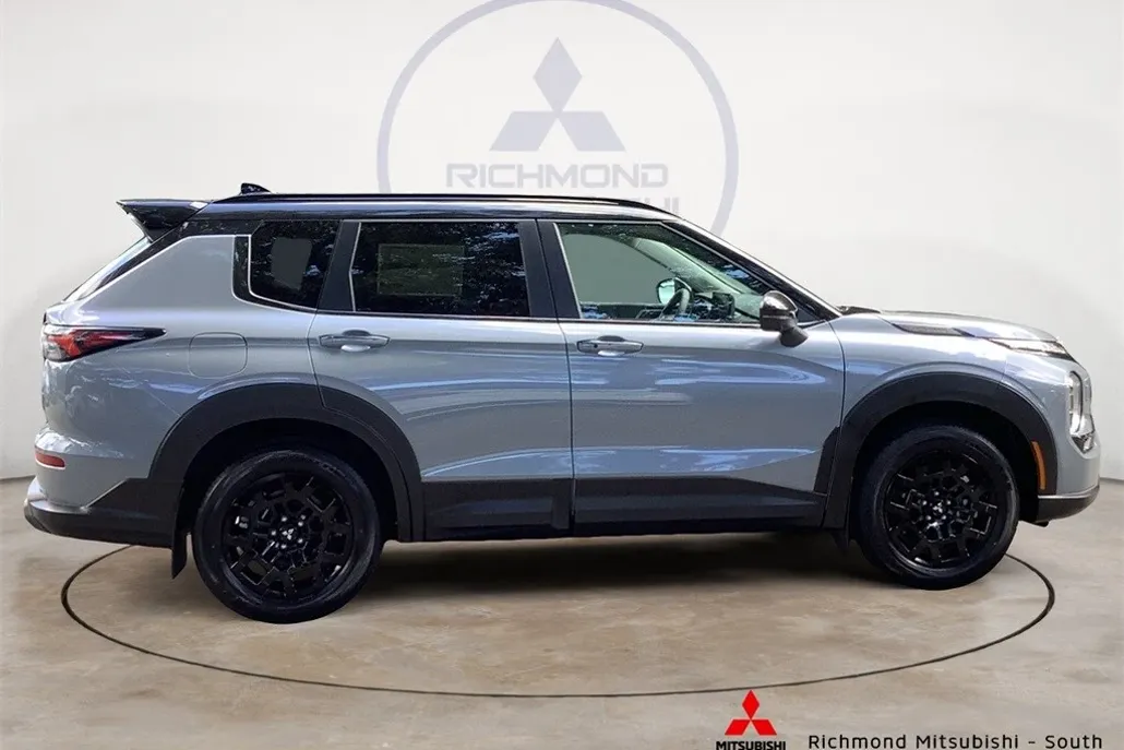 2025 Mitsubishi Outlander SE Ralliart photo 1