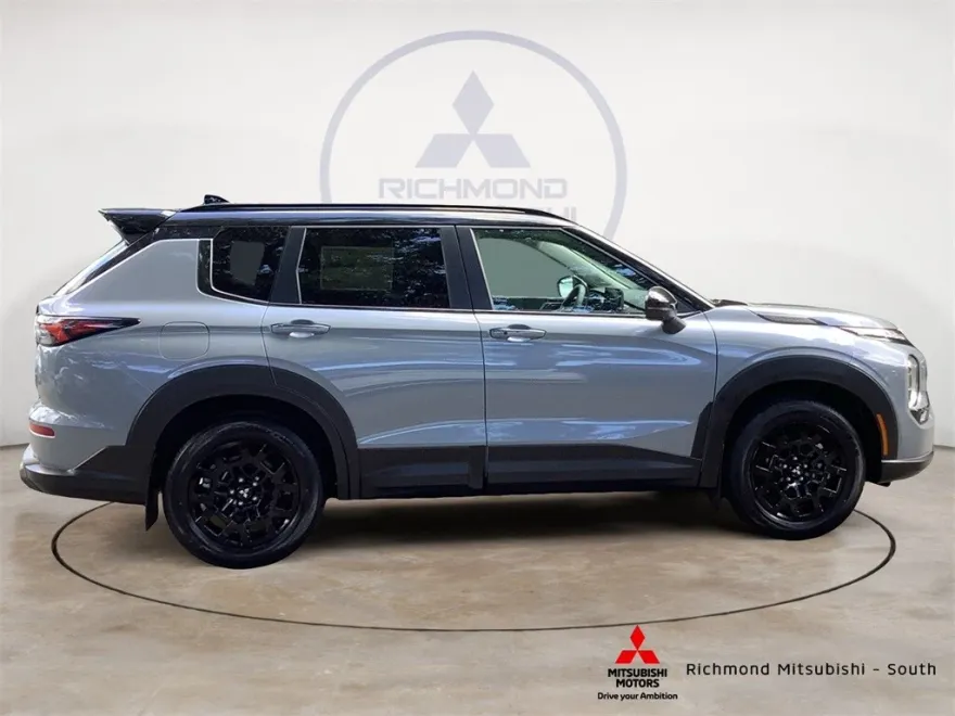 2025 Mitsubishi Outlander SE Ralliart photo 1