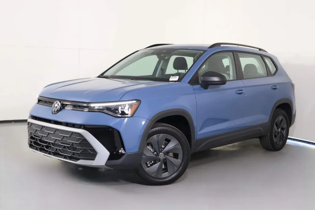 2025 Volkswagen Taos S photo 1