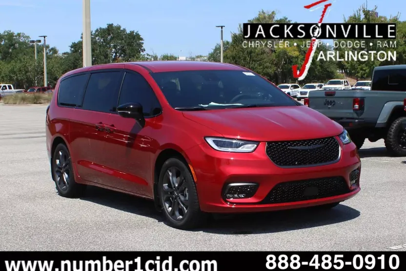 2026 Chrysler Pacifica photo 1