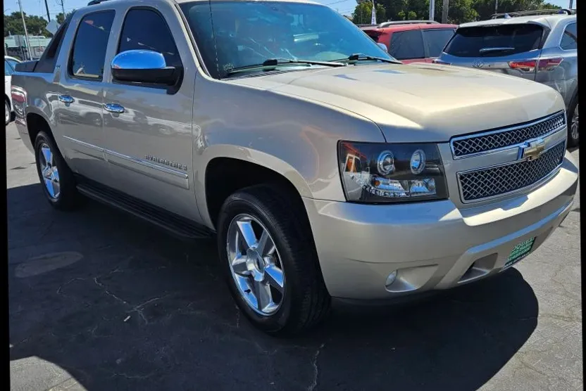 2009 Chevrolet Avalanche LTZ photo 1