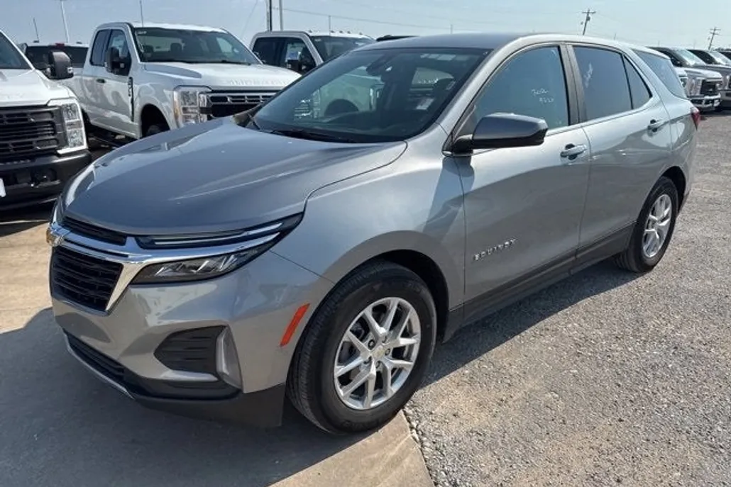 2024 Chevrolet Equinox LT photo 1