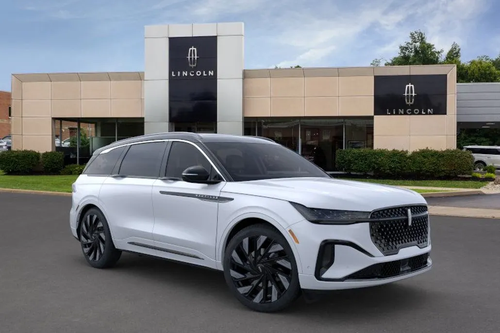 2024 Lincoln Nautilus Black Label photo 1