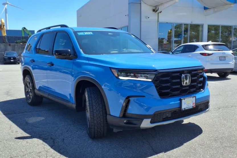 2025 Honda Pilot TrailSport photo 1