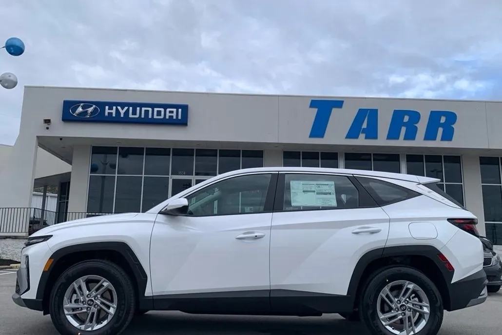 2025 Hyundai Tucson SE photo 1