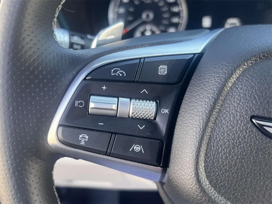 2024 Genesis G70 2.5T photo 19
