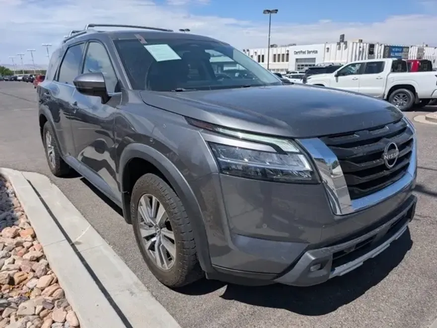 2022 Nissan Pathfinder SL photo 1