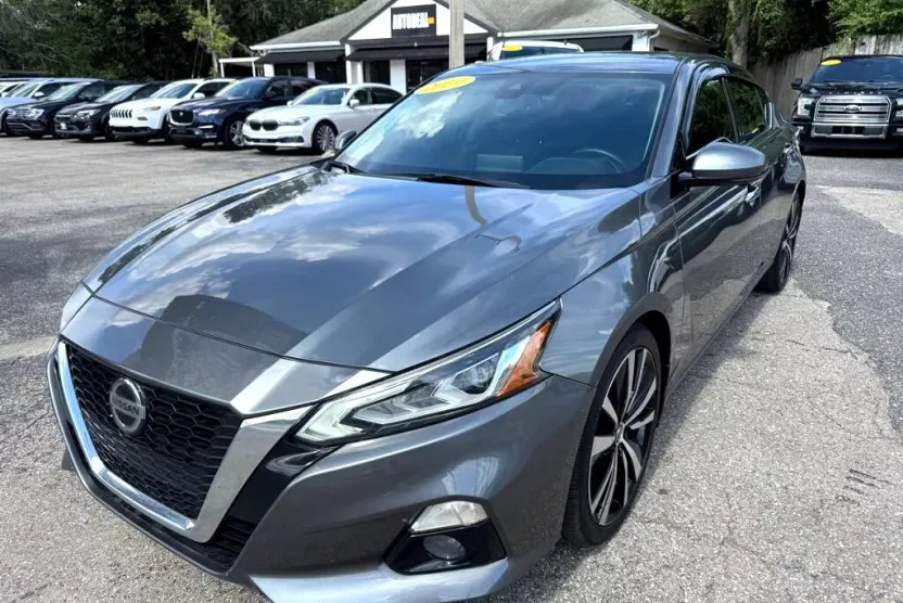 2019 Nissan Altima 2.5 Platinum photo 1