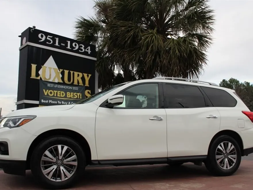 2020 Nissan Pathfinder SL photo 1