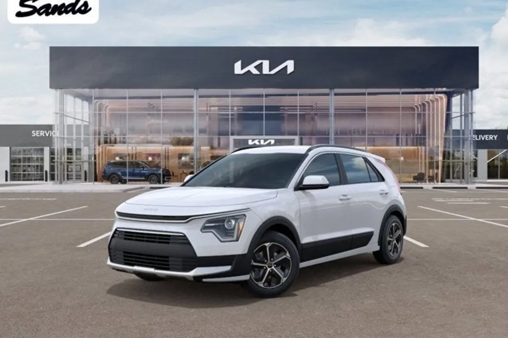 2025 Kia Niro LX photo 1