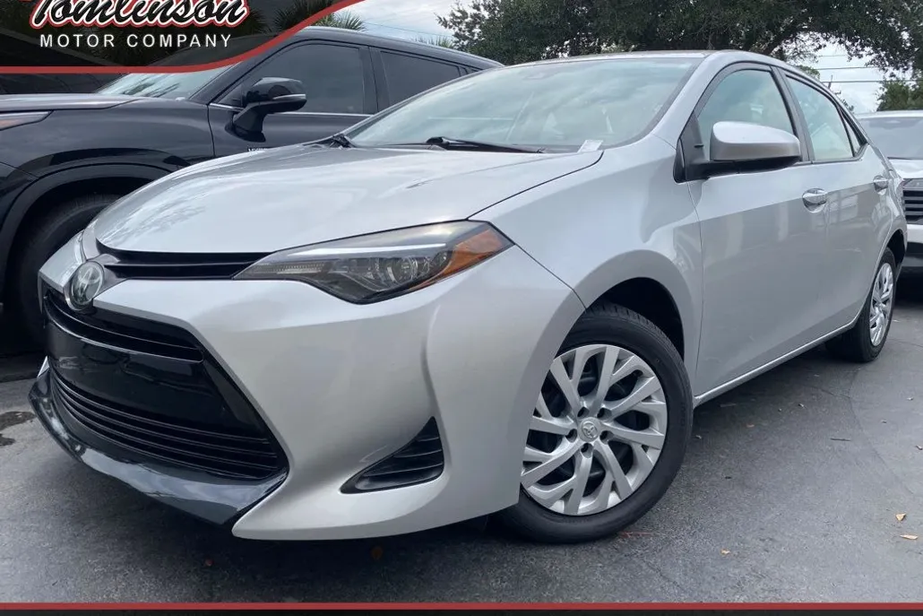 2019 Toyota Corolla LE photo 1
