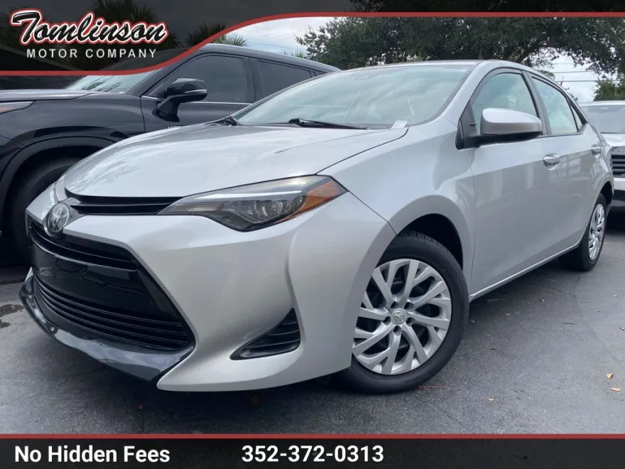 2019 Toyota Corolla LE photo 1