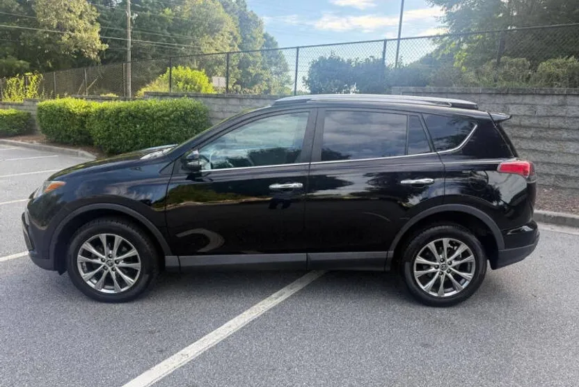 2016 Toyota RAV4 Limited photo 1