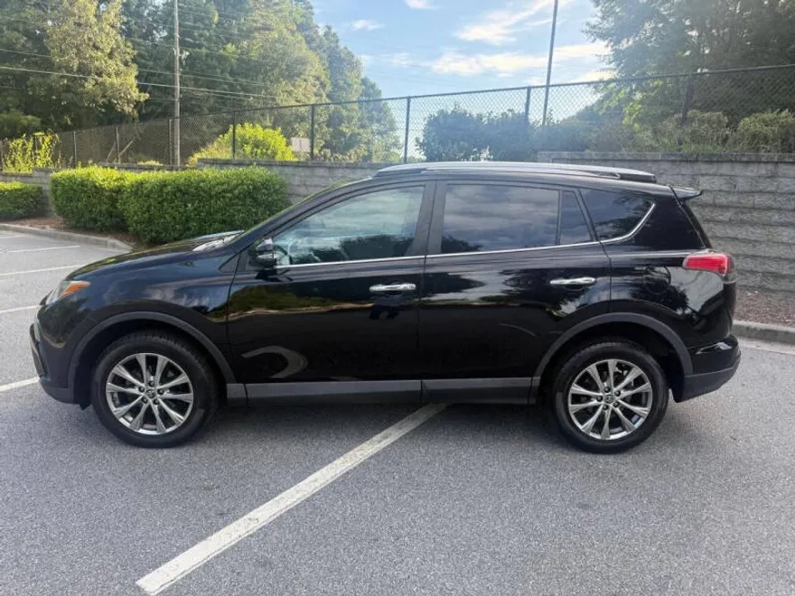2016 Toyota RAV4 Limited photo 1