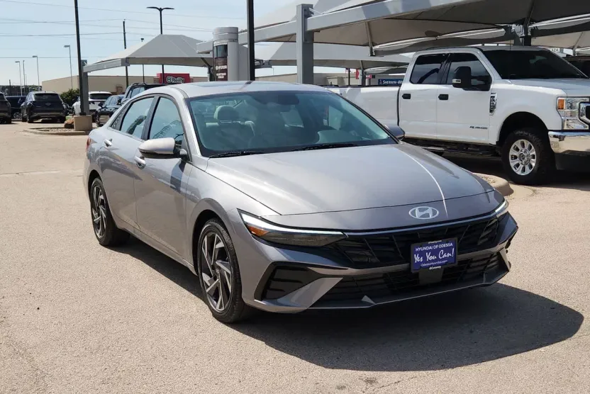2025 Hyundai Elantra Limited photo 1