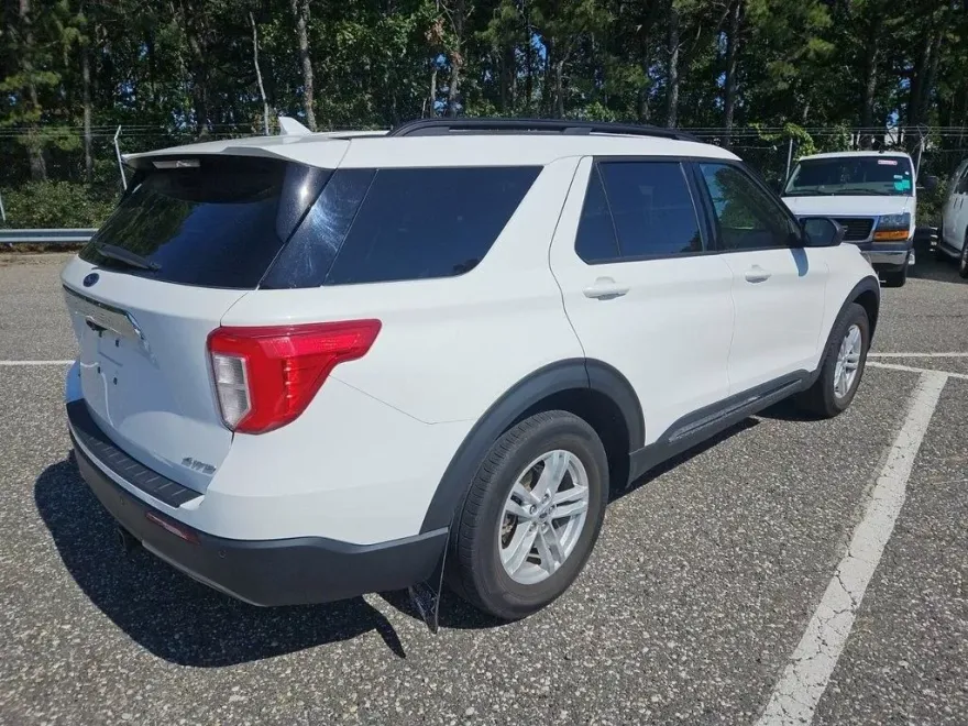 2022 Ford Explorer XLT photo 1