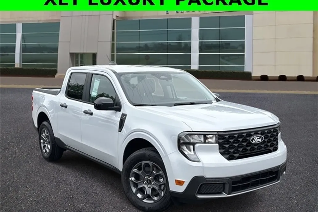 2025 Ford Maverick XLT photo 1