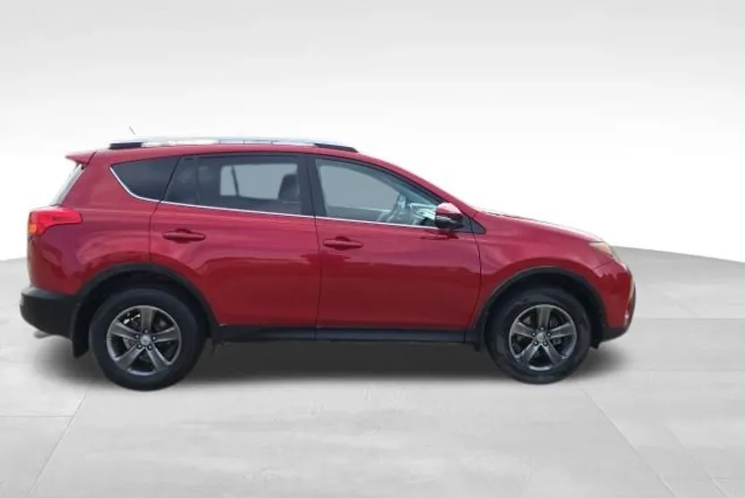 2015 Toyota RAV4 XLE photo 1
