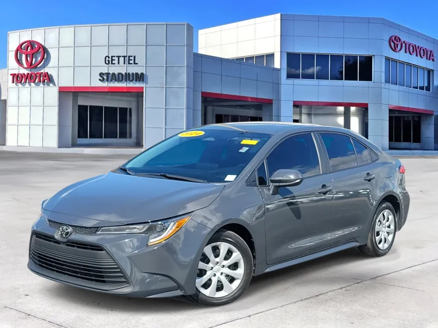 2024 Toyota Corolla LE photo 1