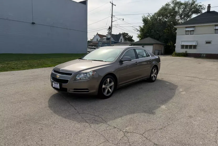 2011 Chevrolet Malibu 1LT photo 1