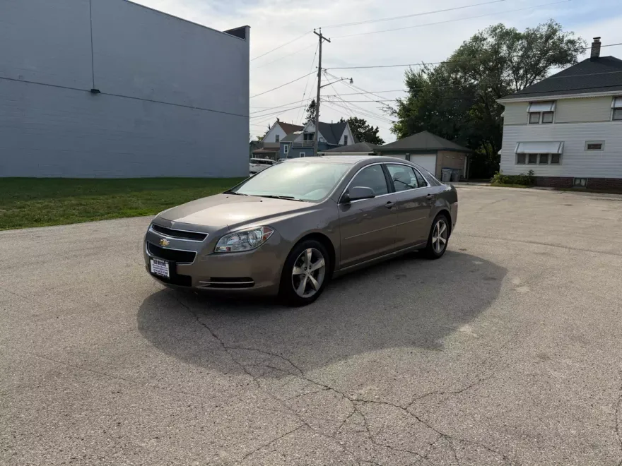 2011 Chevrolet Malibu 1LT photo 1