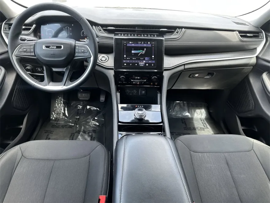 2023 Jeep Grand Cherokee Laredo photo 1