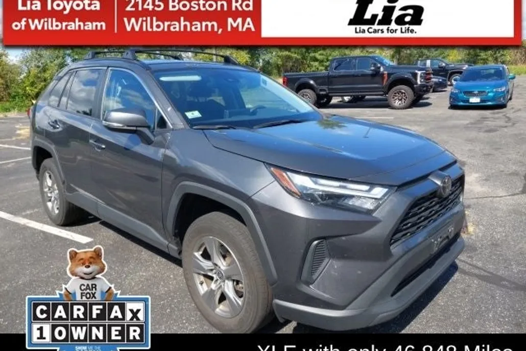2023 Toyota RAV4 XLE photo 1
