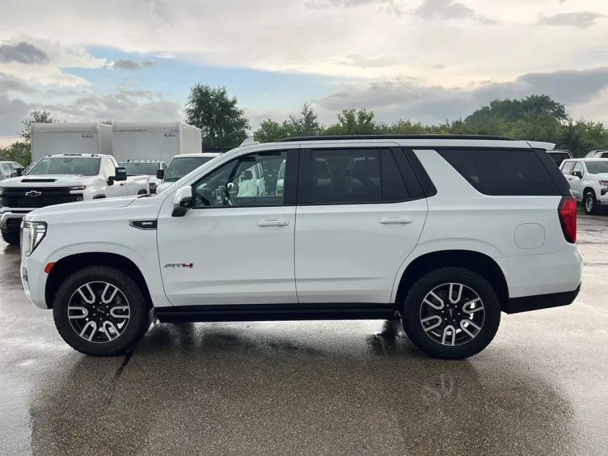 2023 Gmc Yukon AT4 photo 1
