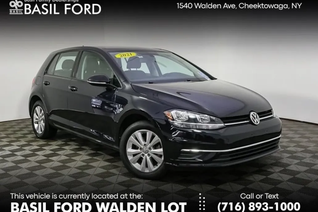 2021 Volkswagen Golf TSI photo 1
