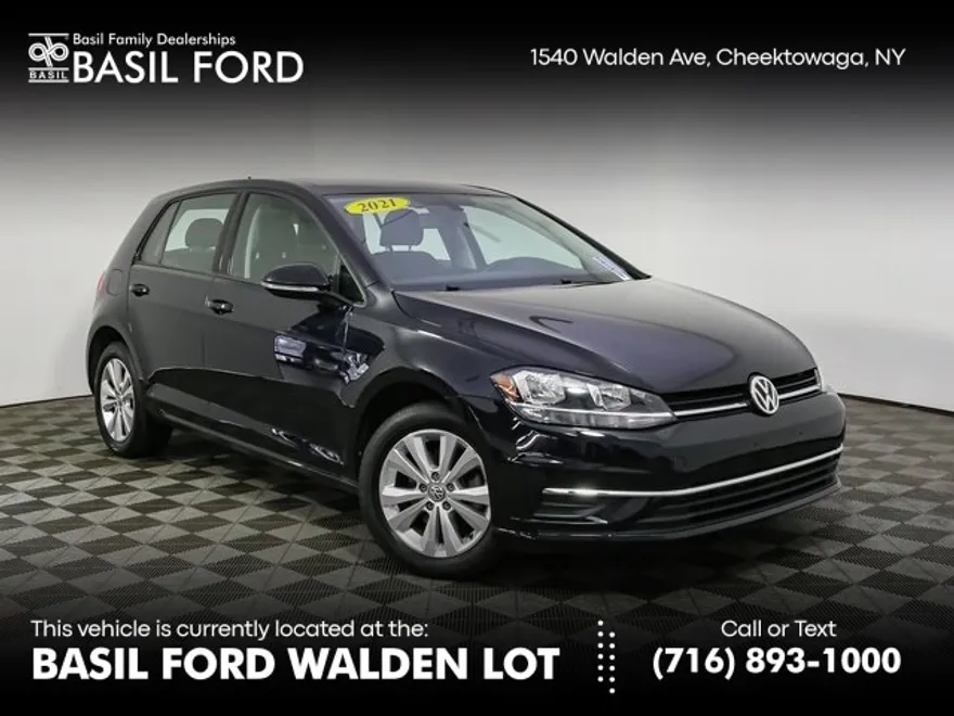 2021 Volkswagen Golf TSI photo 1