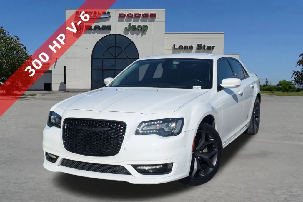 2022 Chrysler 300 Touring L photo 1