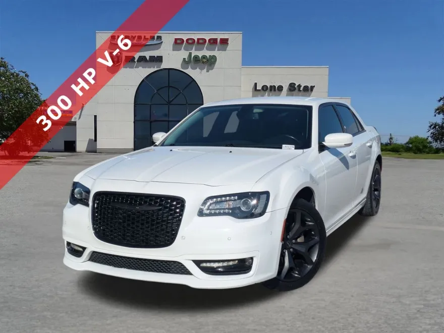 2022 Chrysler 300 Touring L photo 1