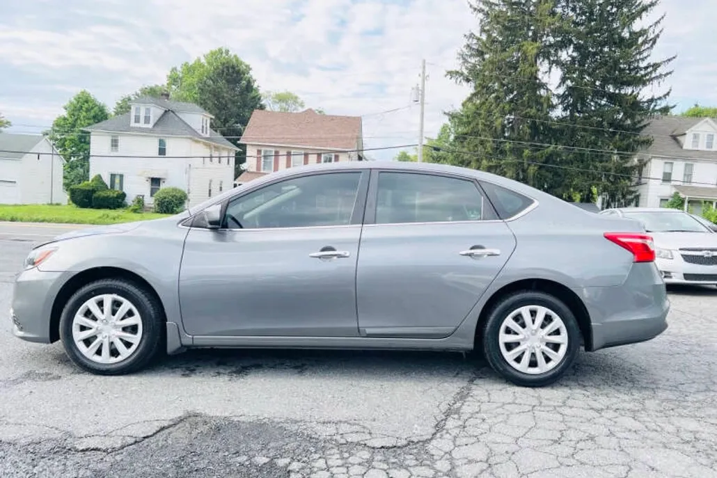 2017 Nissan Sentra S photo 1