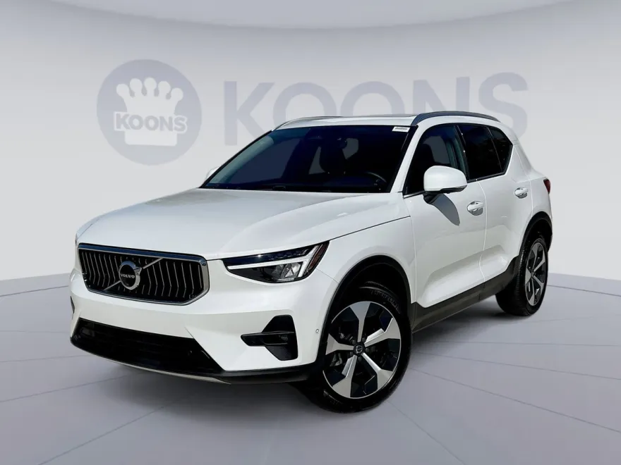 2025 Volvo XC40 Plus photo 1
