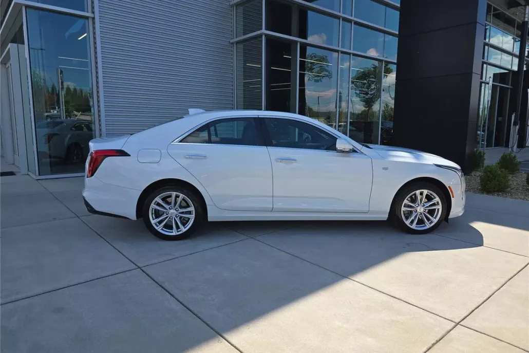 2023 Cadillac CT4 Luxury photo 1