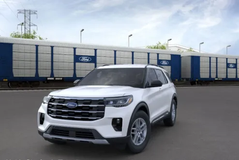2025 Ford Explorer photo 2