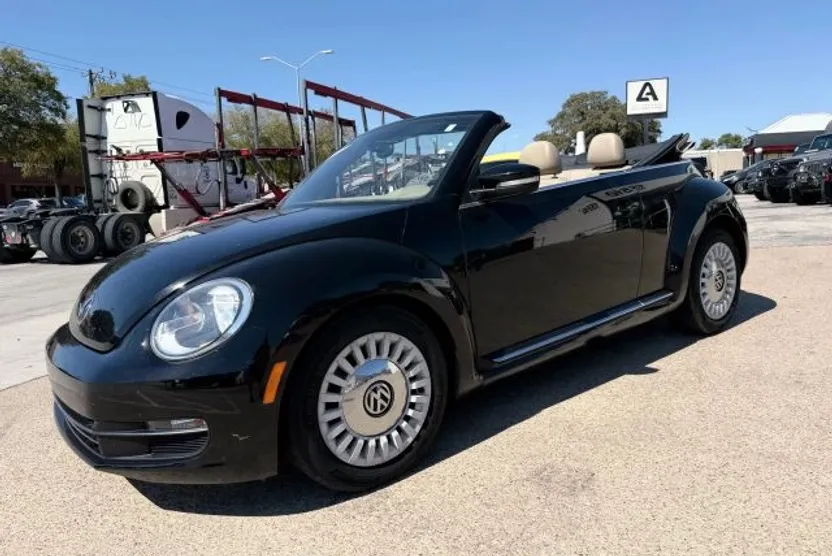 2014 Volkswagen Beetle 1.8T Convertible photo 1