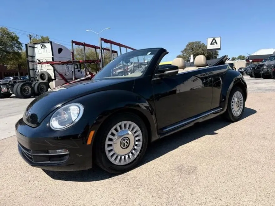 2014 Volkswagen Beetle 1.8T Convertible photo 1