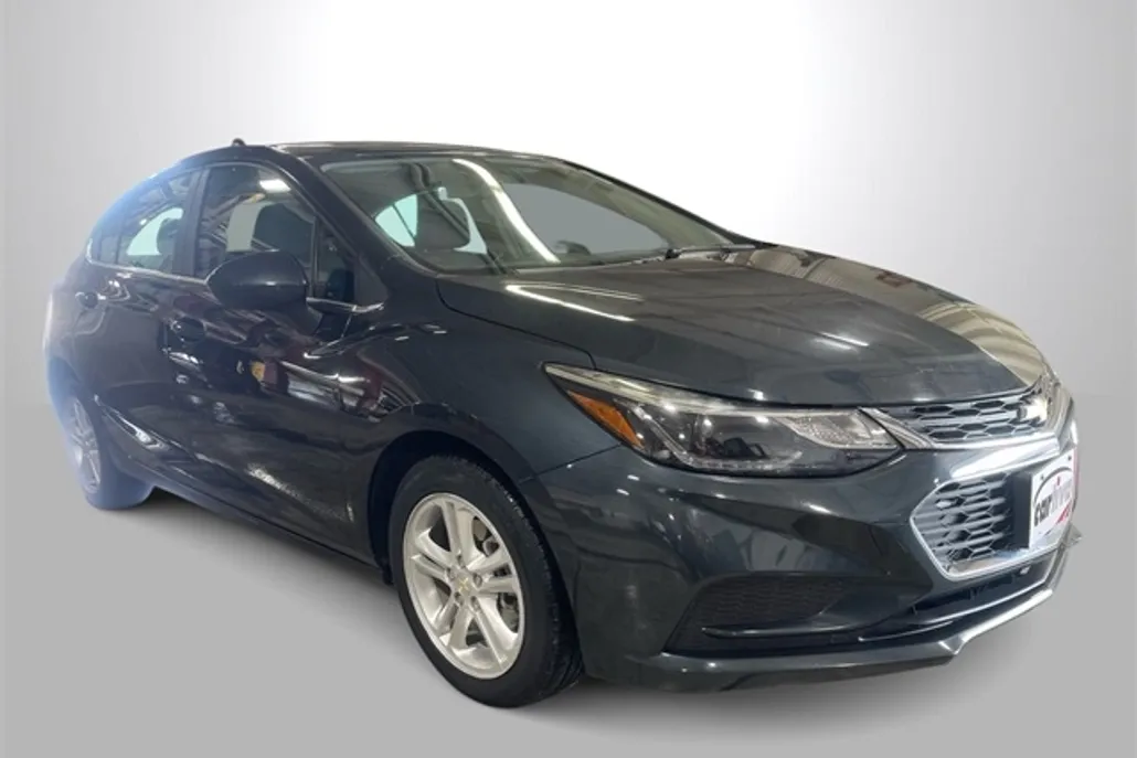 2018 Chevrolet Cruze LT photo 1