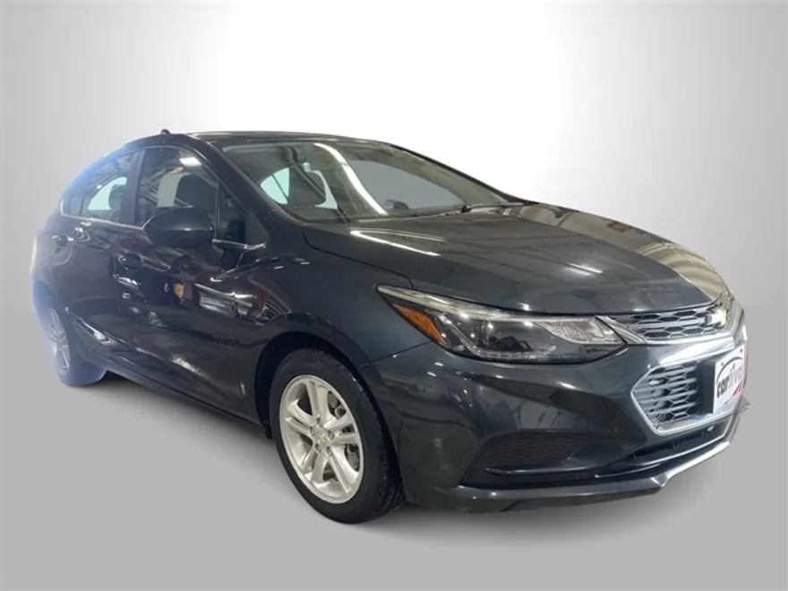 2018 Chevrolet Cruze LT photo 1