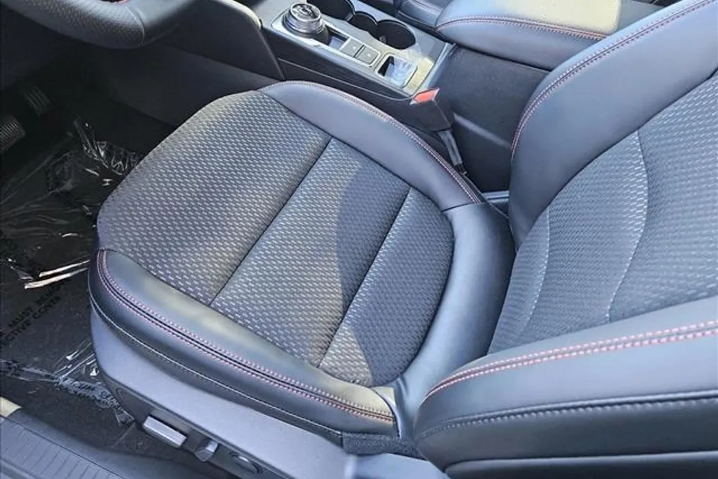 2025 Ford Escape ST-Line photo 1