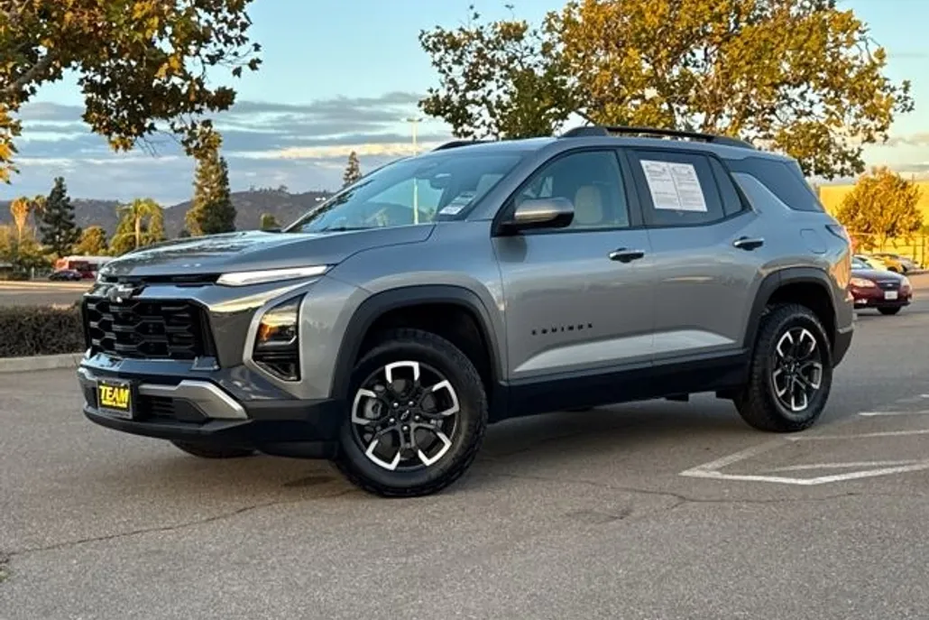 2025 Chevrolet Equinox LT photo 1