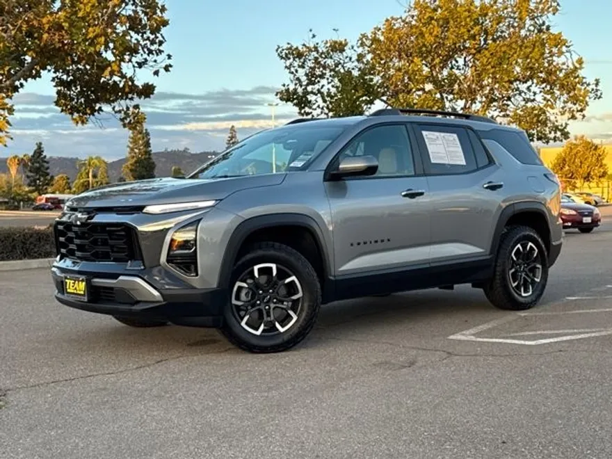 2025 Chevrolet Equinox LT photo 1
