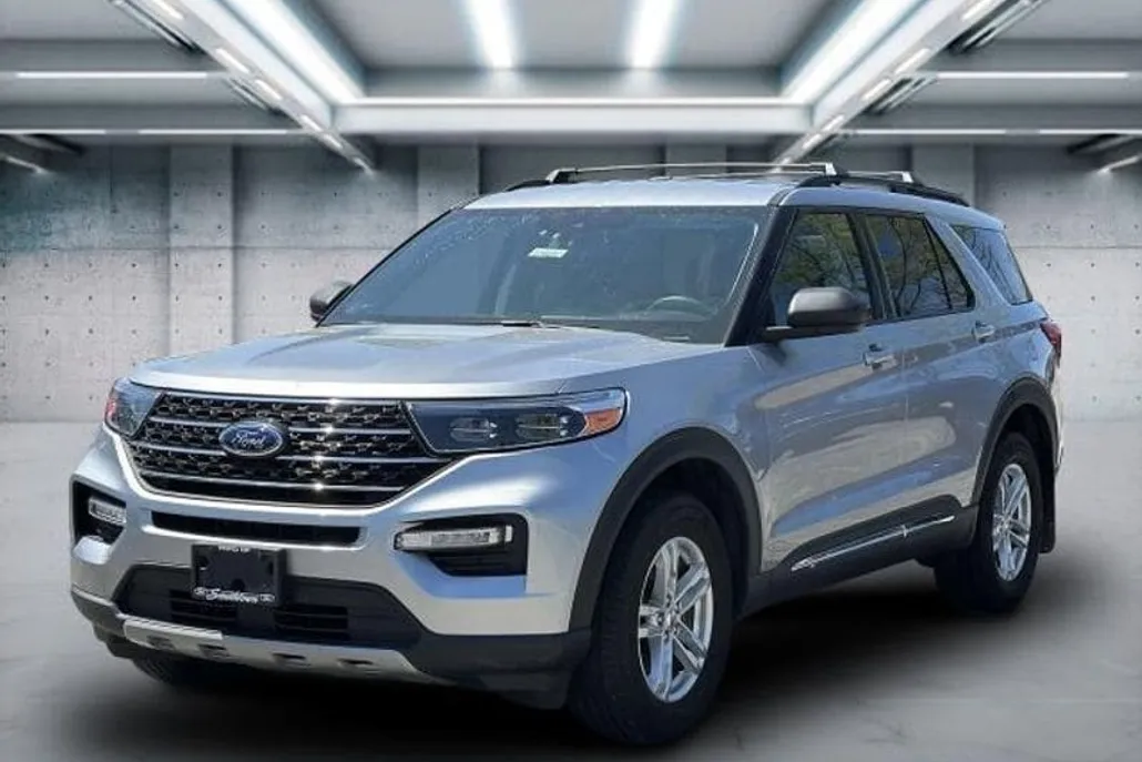 2022 Ford Explorer XLT photo 1