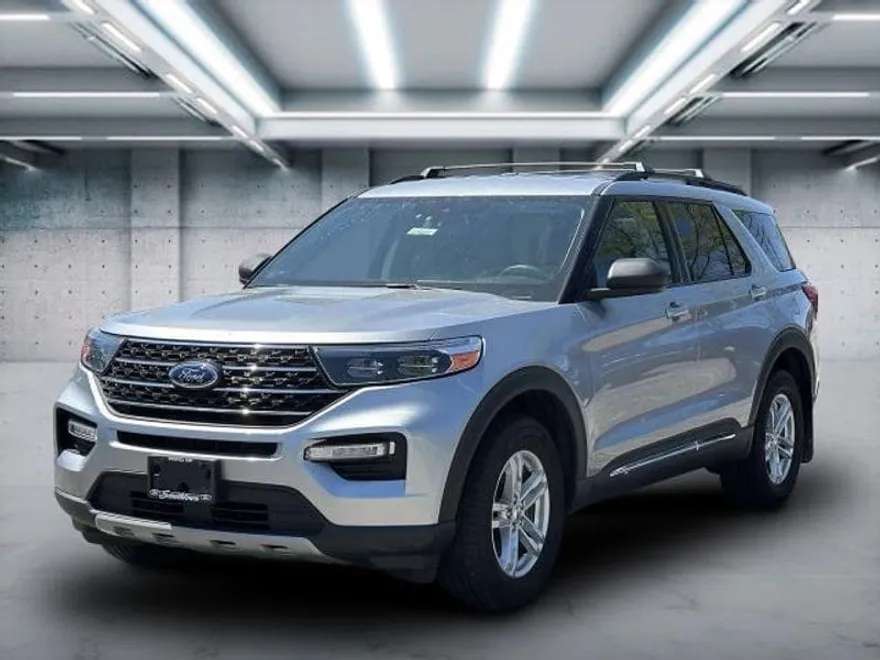 2022 Ford Explorer XLT photo 1