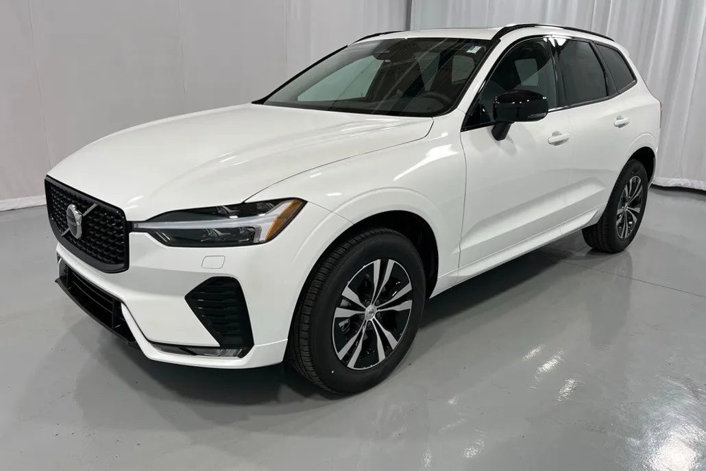 2025 Volvo XC60 B5 Core photo 1