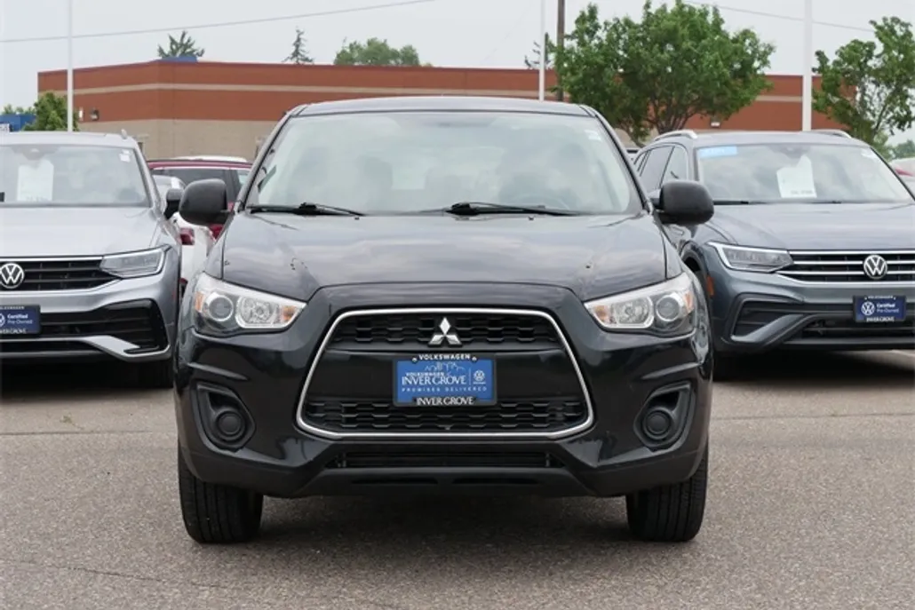 2015 Mitsubishi Outlander ES photo 1