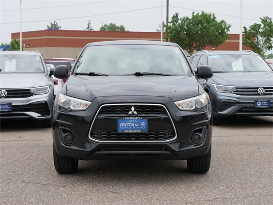 2015 Mitsubishi Outlander ES photo 1